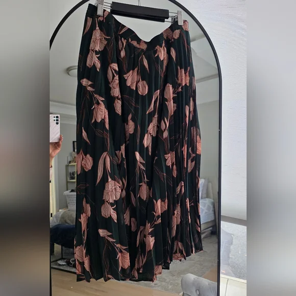 A New Day Floral Pleated Midi Skirt - Picture 3 of 6